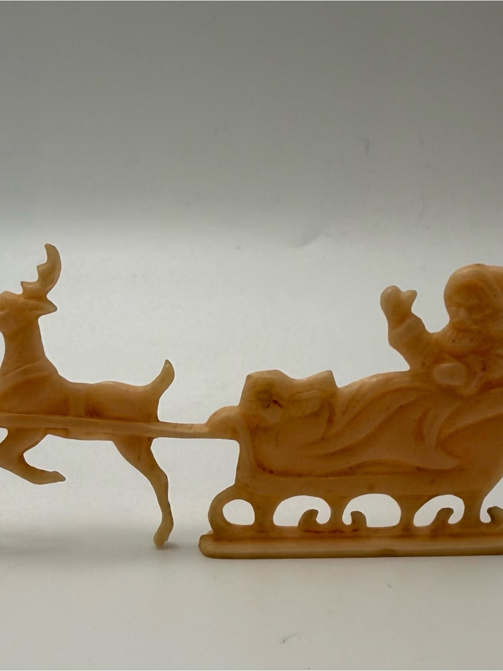 Source Unknown Beige Santa Sleigh and Reindeer Figurine